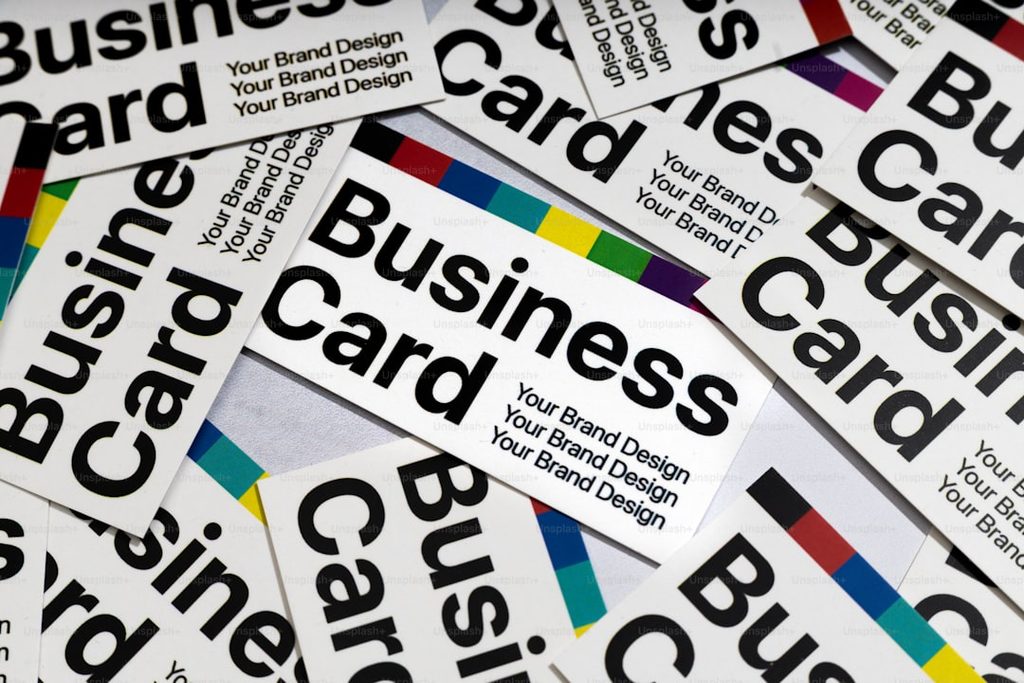 Banyak kartu nama dengan desain 'Your Brand Design' di atas latar biru dan putih.