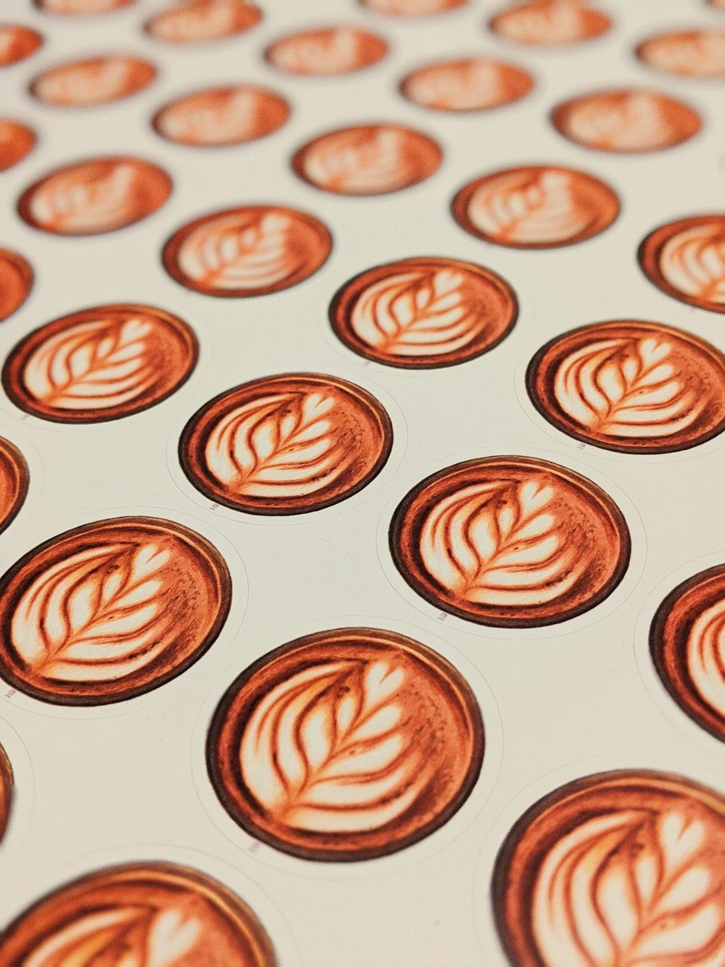 Stiker dengan desain latte art elegan untuk branding kafe dan bisnis.