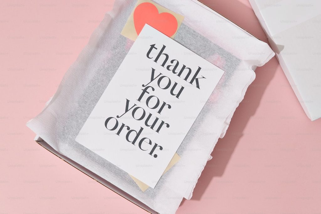 Uprint.id: Kartu ucapan terima kasih dengan desain elegan dan warna pastel.