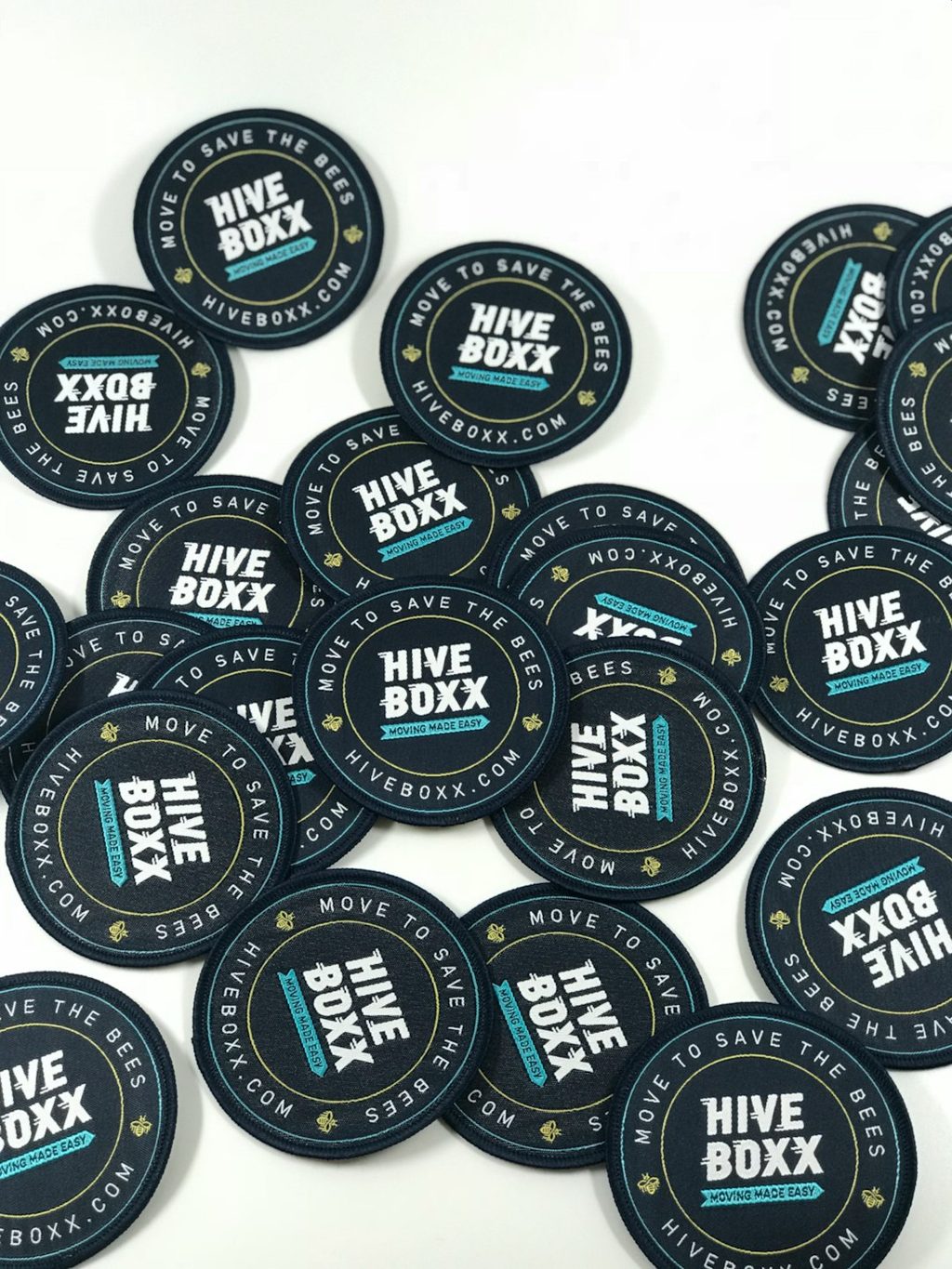 Banyak stiker Hive Boxx dengan desain unik dan warna hitam
