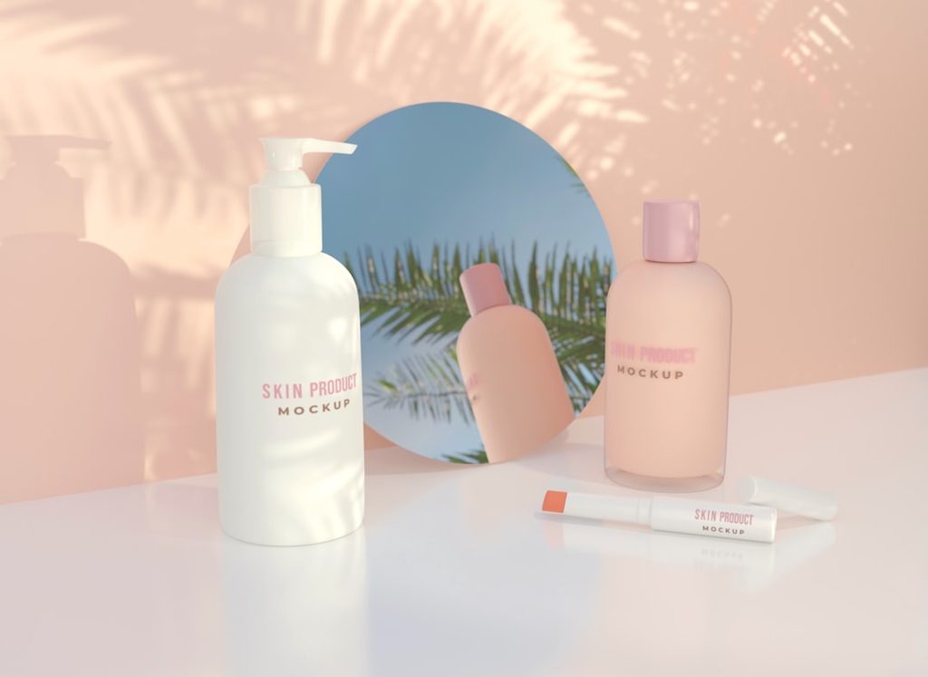 Mockup produk skincare dengan botol dan kemasan bernuansa pastel yang tampak bersih dan premium