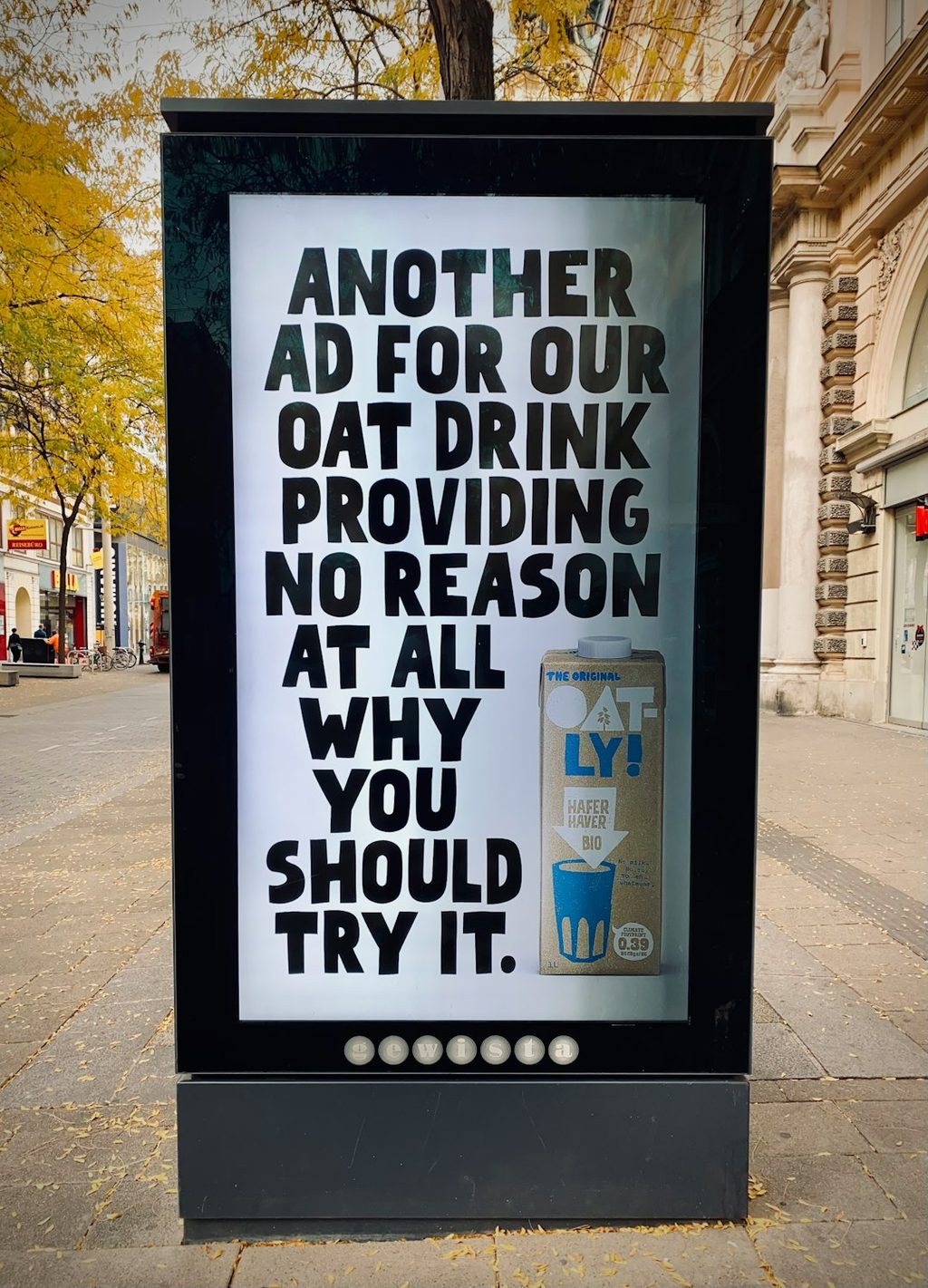 Iklan minuman oat dengan pesan tidak memberikan alasan untuk mencobanya.