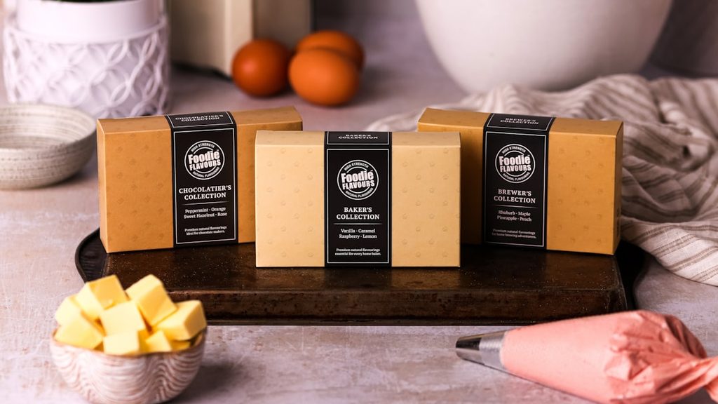 Paket cokelat dan kue premium dari Uprint.id, layanan percetakan online di Indonesia.