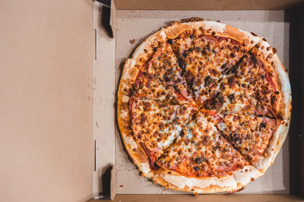 Pizza di kotak kemasan makanan