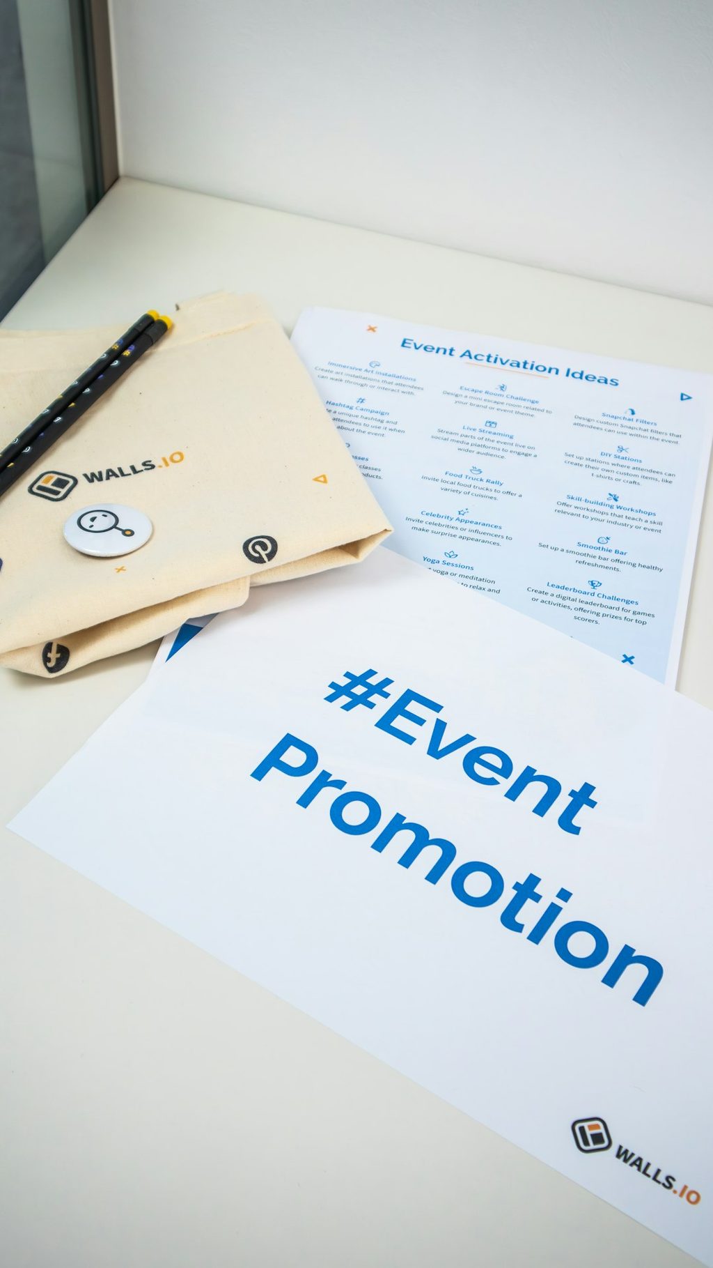 Brosur promosi acara dengan hashtag dan informasi event.