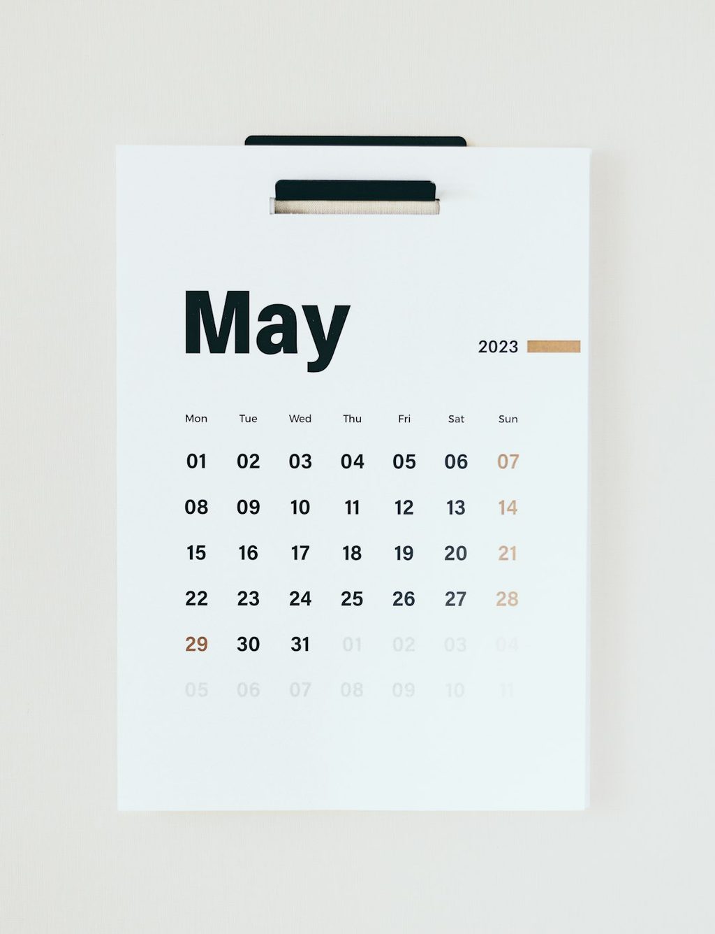Kalender bulan Mei 2023 dengan susunan tanggal yang jelas untuk area branding harian.