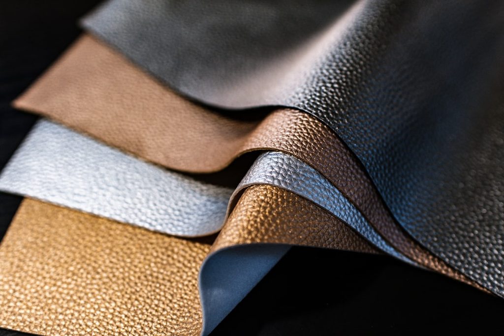 Pilihan warna bahan material untuk percetakan online Uprint.id