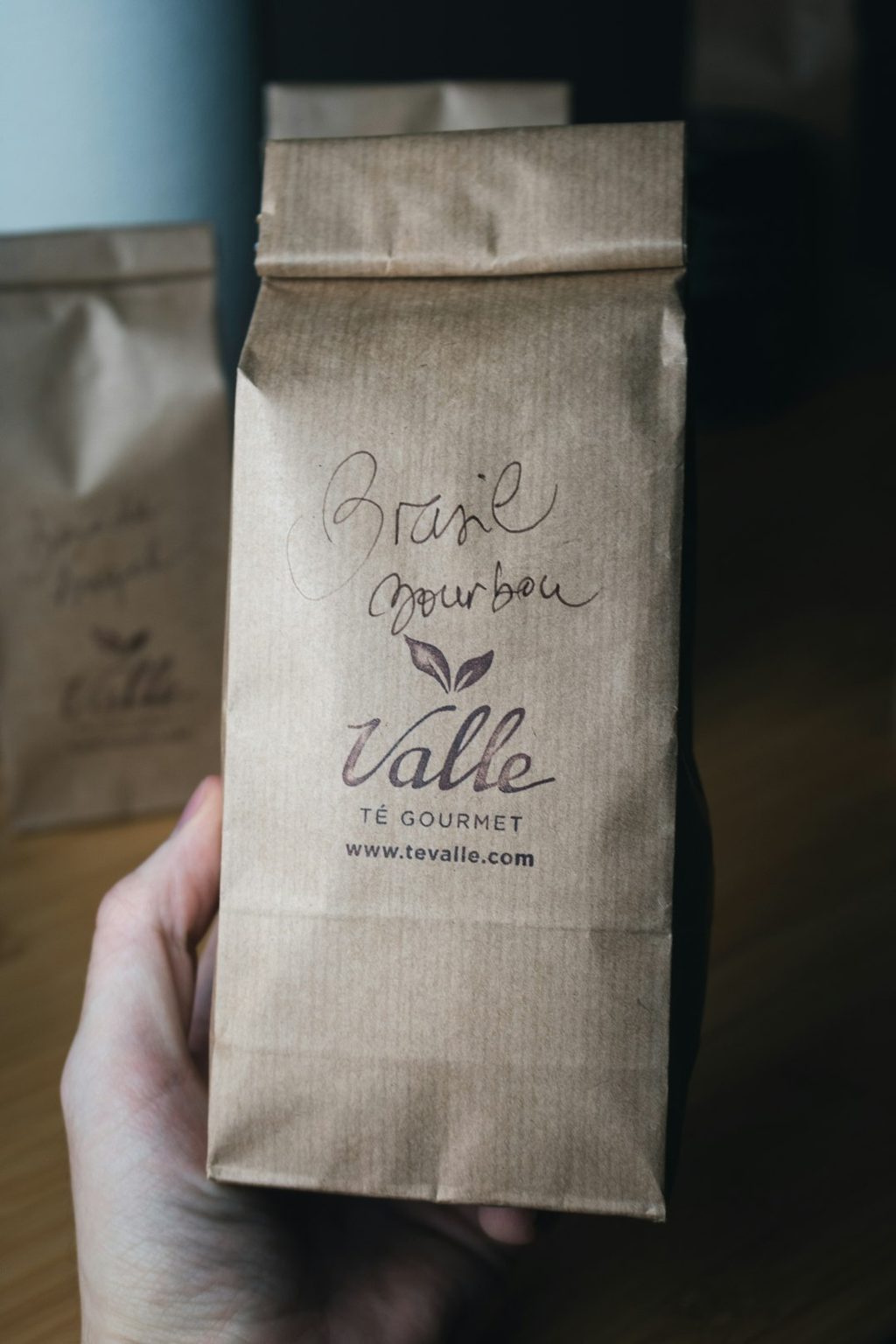 Kemasan kopi Valle dengan desain elegan, ideal untuk promosi bisnis kopi.