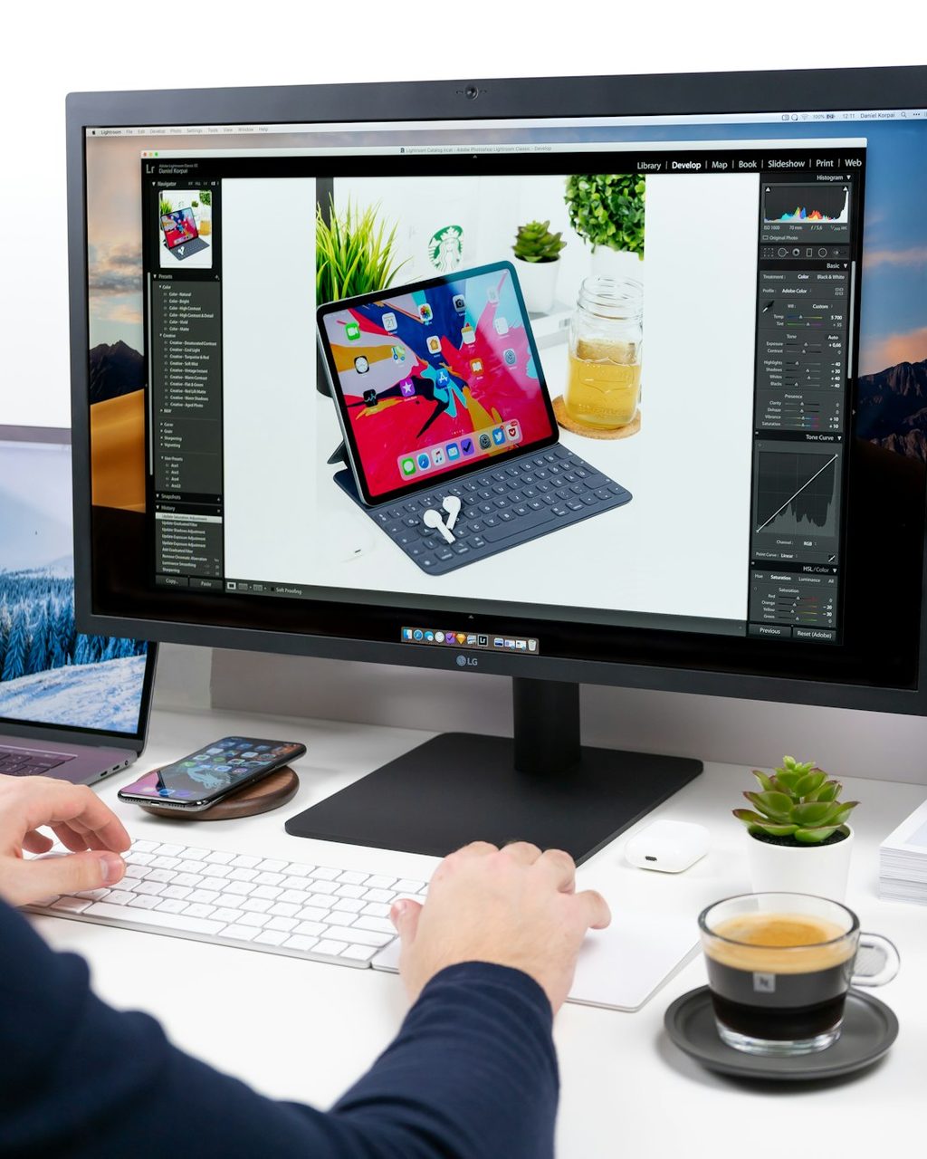 Tampilan layar komputer menunjukkan desain grafis untuk menyiapkan layout print ebook online sebelum dicetak.