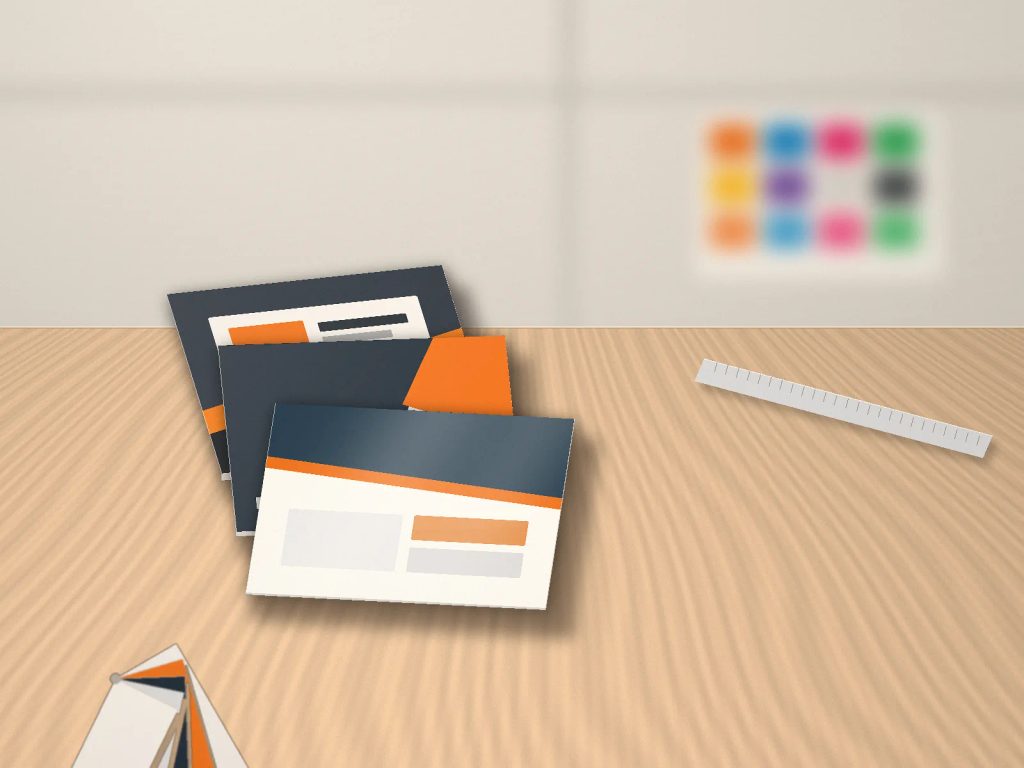 Sampel berjenjang cetak brosur full color dengan variasi gramatur kertas dan laminasi presisi.