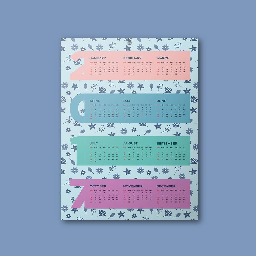 Kalender dinding dengan desain bunga dan bulan-bulan tahunan.
