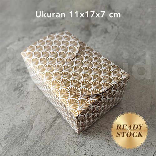 Kotak hadiah kecil dengan desain unik, ukuran 11x17x7 cm, siap pakai.