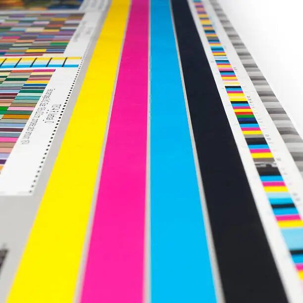 Struktur warna CMYK dalam cetak offset
