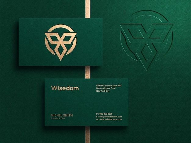 Kartu nama premium dengan logo emas dan embossing.