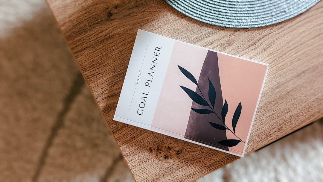 Booklet A5 landscape menampilkan pemandangan kota untuk kebutuhan promosi brand di Jakarta