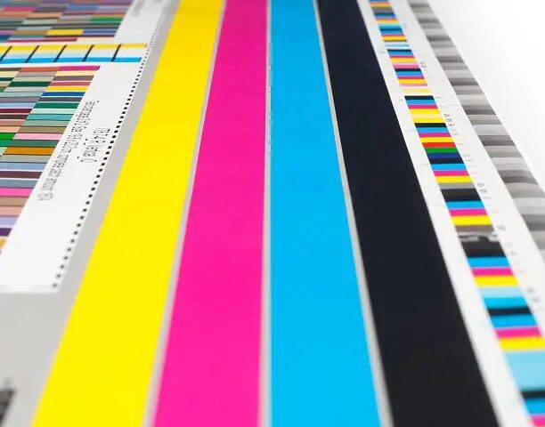 Ilustrasi struktur warna CMYK yang menjadi dasar konsistensi warna pada cetak offset