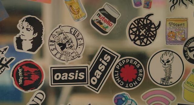 Koleksi stiker custom bertema musik, kuliner, dan hiburan sebagai contoh materi promosi brand.
