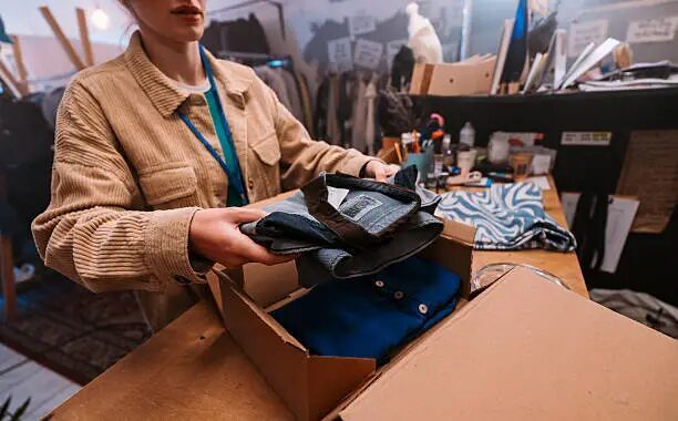 Unboxing Experience yang Bikin Pelanggan Loyal Lewat Cetak Packaging Custom