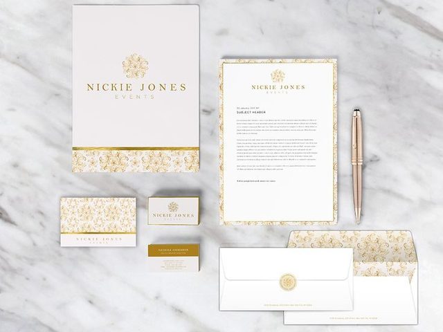 Rangkaian branding profesional dengan elemen emas dan putih untuk Nickie Jones Events