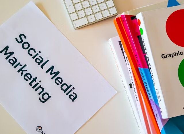 7 Alasan Materi Cetak Media Sosial dan Cetak Wrapping Paper Custom Wajib Masuk Strategi Brand
