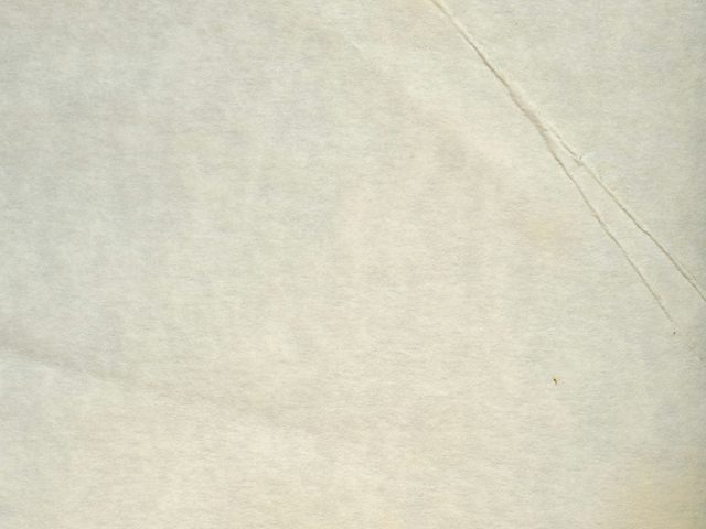 Kertas putih dengan lipatan sederhana, ideal untuk percetakan.