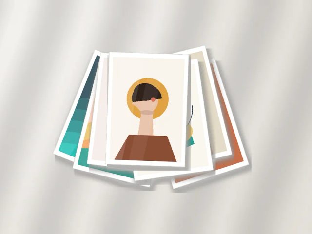 Cetak foto portrait A6 glossy rapi untuk hadiah personal berkualitas premium dari percetakan Uprint.id.