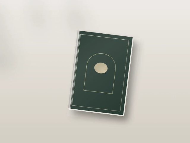 Ilustrasi cetak booklet portrait A6 laminasi doff premium untuk strategi promosi taktis bisnis dan eksibisi.