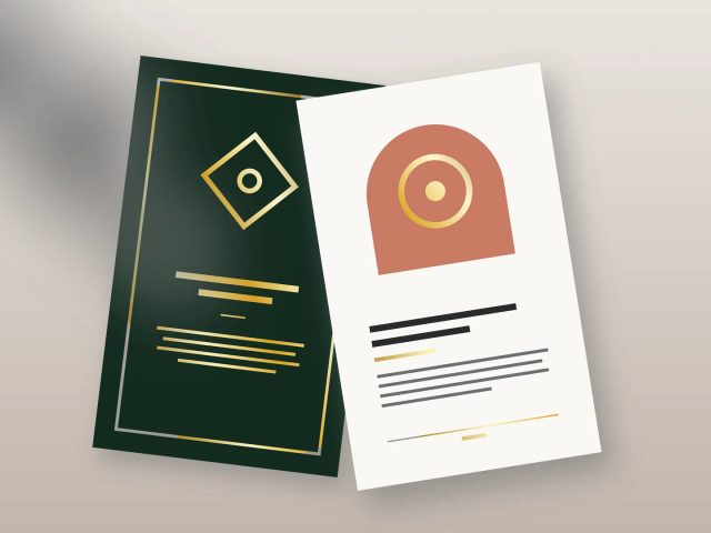 Ilustrasi cetak flyer premium dengan desain minimalis modern dan finishing cetak emas (gold foil) yang elegan.