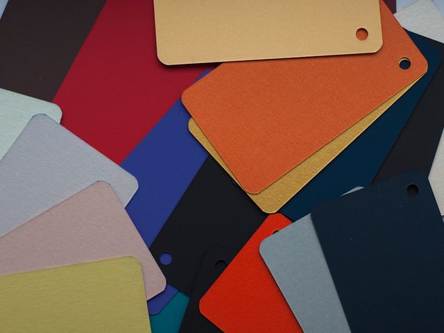 Koleksi aplikator warna berbagai warna untuk percetakan online.