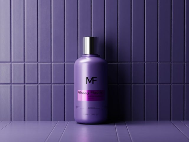 Botol kosmetik warna ungu dengan logo MF dan tulisan Glossy Finish di depan dinding panel biru muda