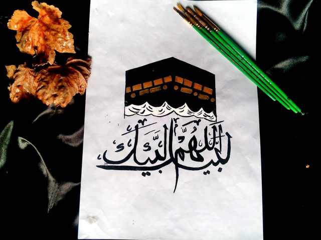 Ilustrasi nuansa Lebaran bernuansa hijau lembut yang cocok sebagai inspirasi visual notecard hampers premium.
