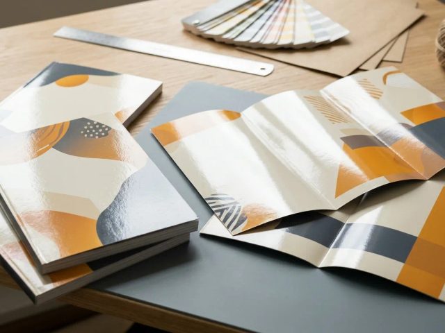 Ilustrasi cetak glossy online jakarta